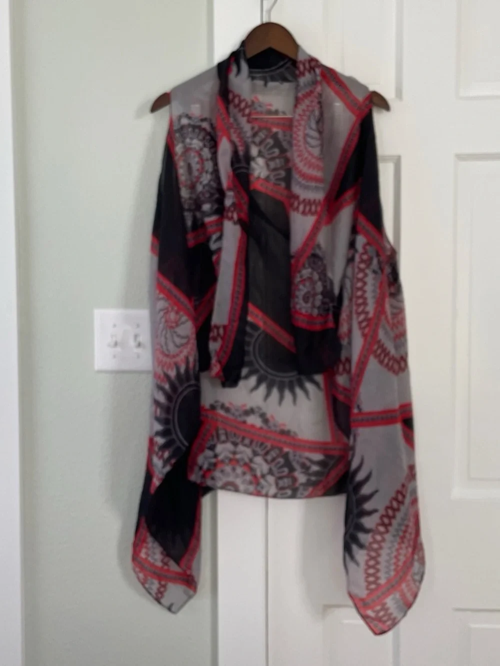 Lightweight Geometric & Sun Motif Scarf in Black, Red, Gray
